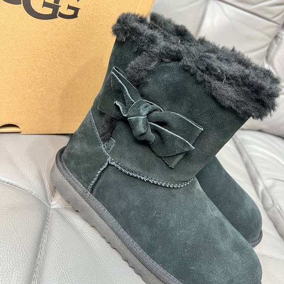 UGG Boots Kids Girls Size 3 Daelynn NEW Boot Black Suede - Picture 2 of 7